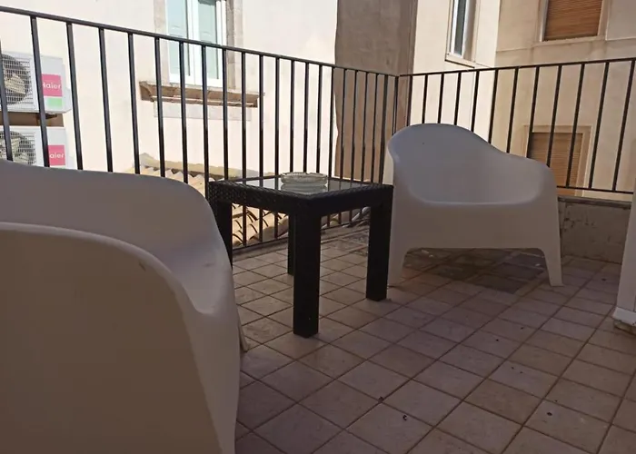 לינה וארוחת בוקר Five סירקוזה