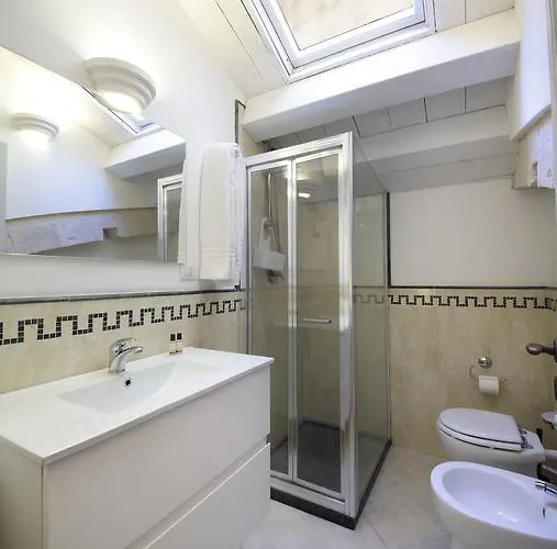 לינה וארוחת בוקר Five סירקוזה