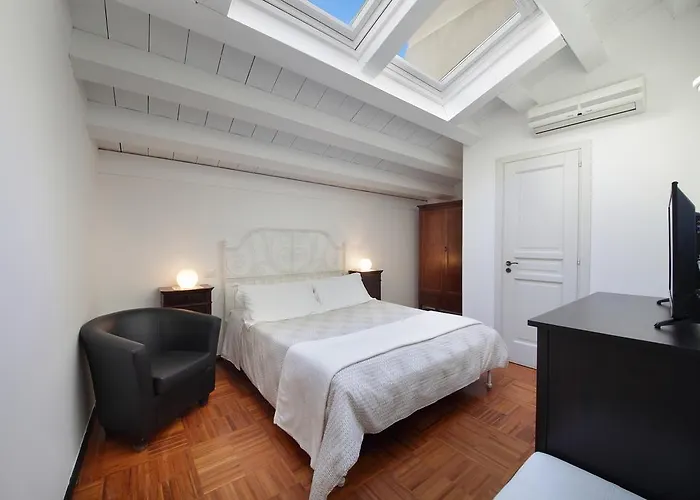 לינה וארוחת בוקר Five