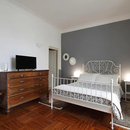 Bed and breakfast Five 4*